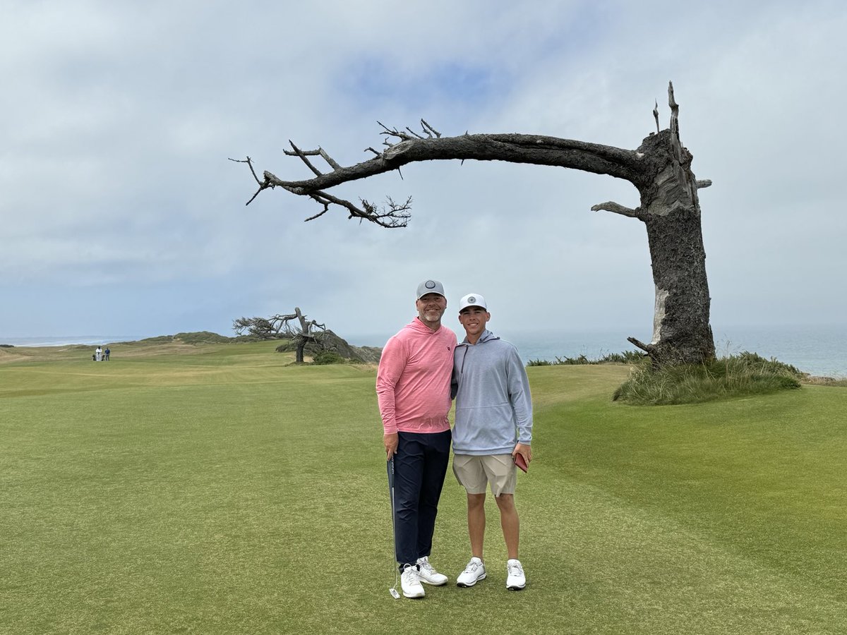 BrettLaurvick's tweet photo. Had an amazing week last week ⁦@BandonDunesGolf⁩. 9 rounds in 4 1/2 days. To be there with my son and dad was extra special. https://t.co/jNFPHzV4e3