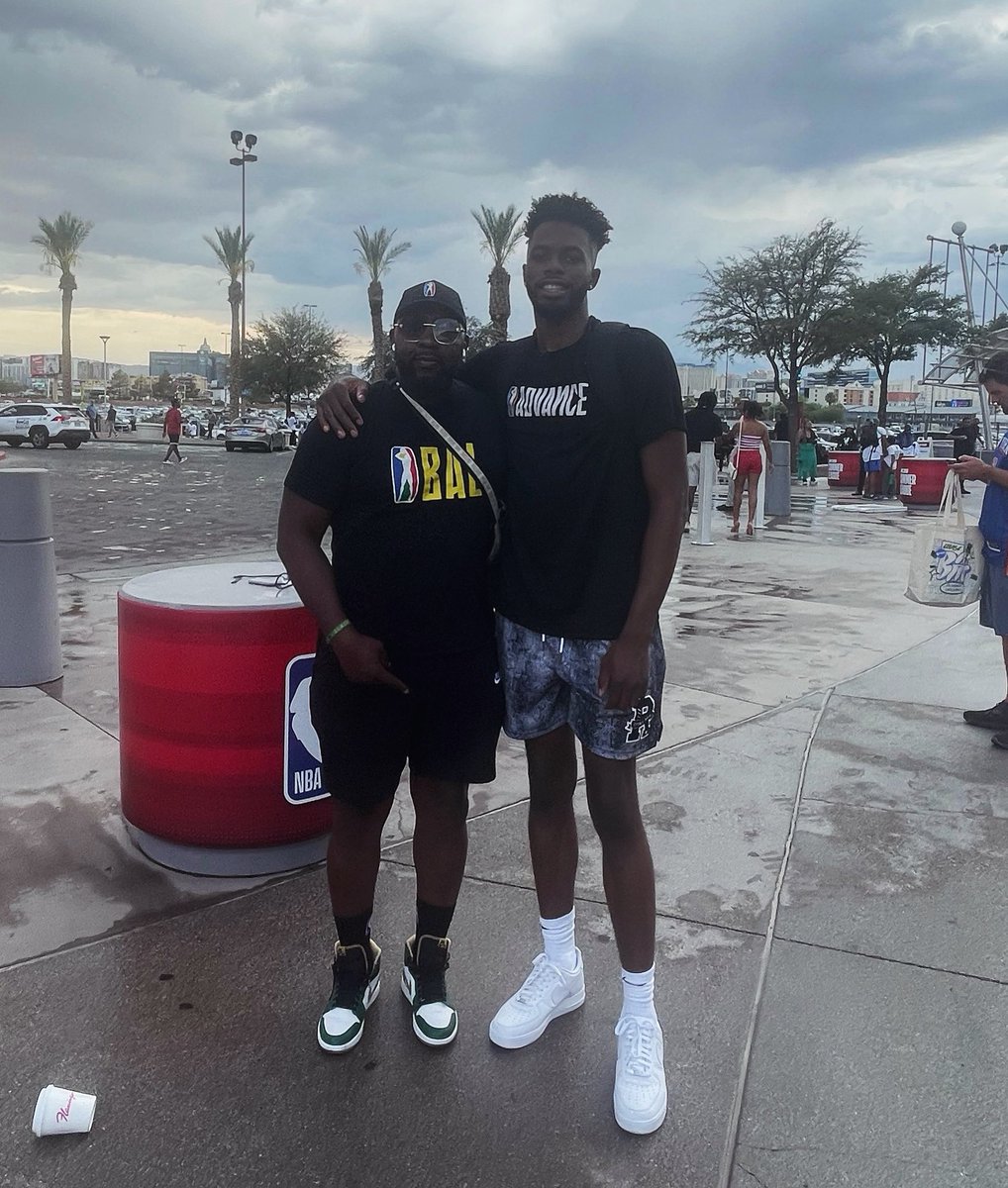 HoopsForHaiti12's tweet photo. It’s Great seeing one of @TheBAL Best Scorers @DevineEke_22 get to Showcase his Talents for the @NBA’s @Bucks!
💪🏾 🔥🔥🔥🔥
#NBA #NBASummerLeague #WorkPlayVegas #JP12SportsandEntertainment #HoopsForHaiti #BallisLife #GrindSeason #ProHoops #ProScout #TheBAL #NBAAfrica https://t.co/TvrYsyYkMi