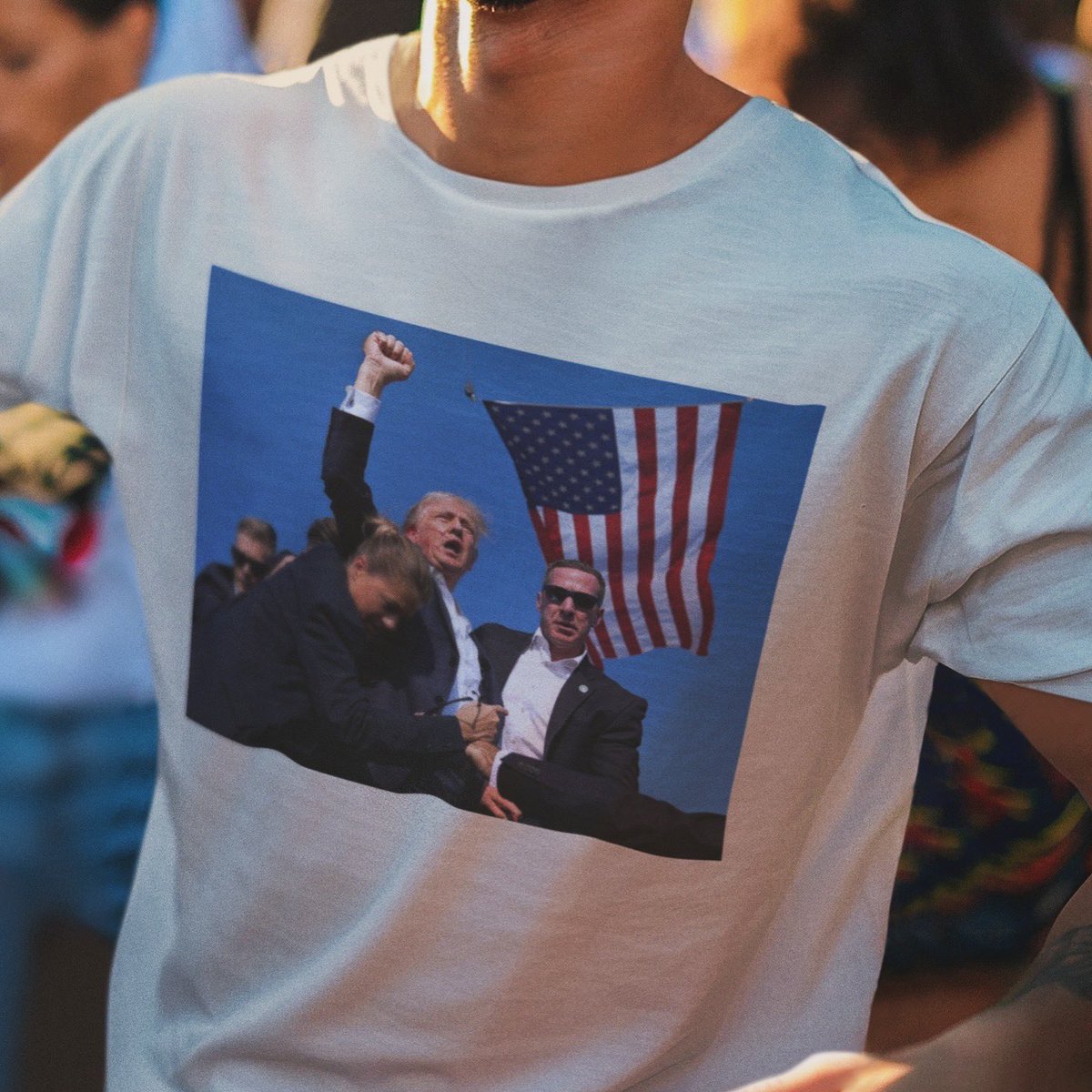 The Greatest Photo in the History of Politics 🇺🇸

united-tees.com/collections/tr…