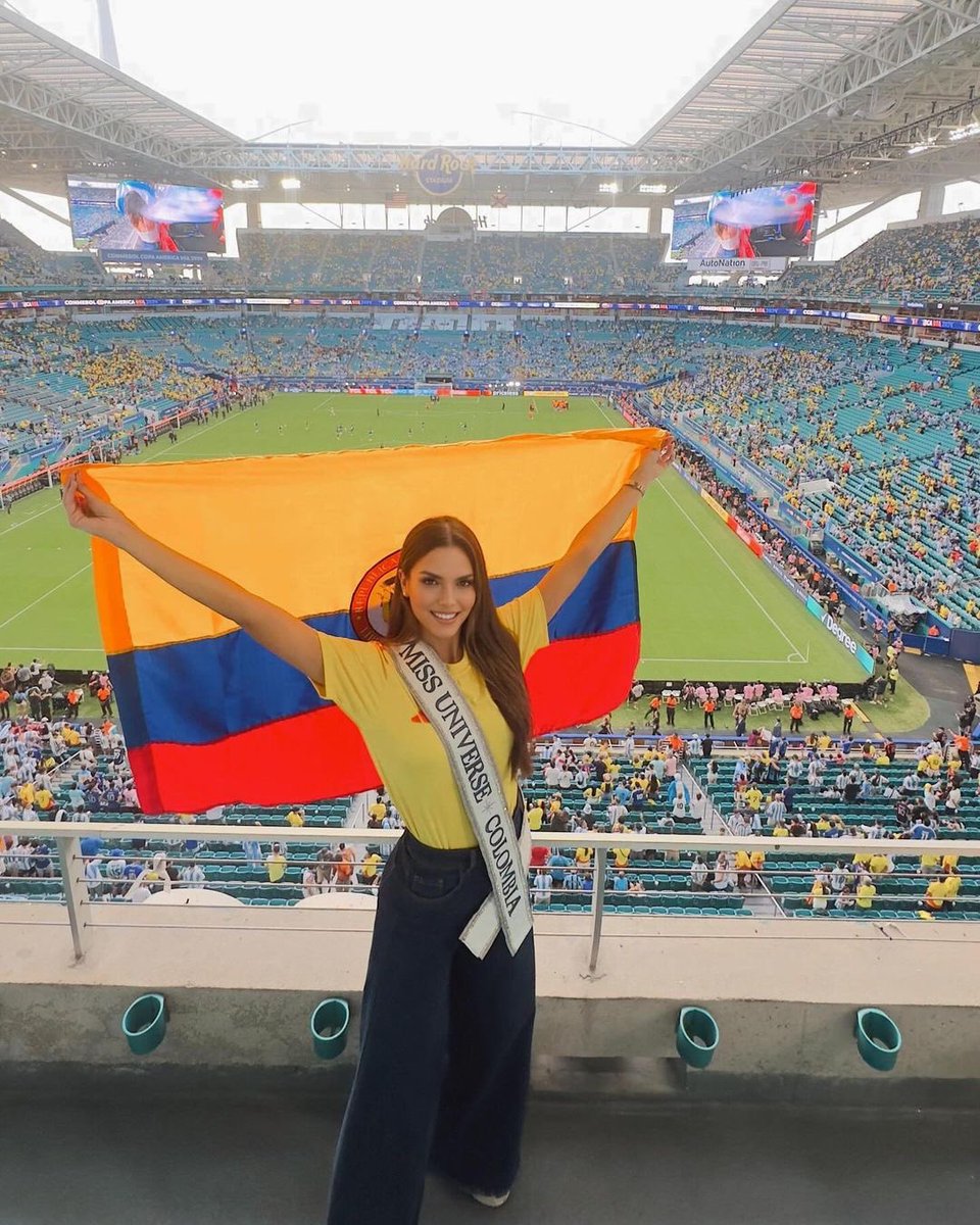 Nos unimos a esta pasión que enorgullece a todo nuestro país. Desde la organización de Miss Universe Colombia, extendemos nuestros mejores deseos de éxito a nuestra querida selección. Que disfrutemos este partido en sana paz y con el orgullo de ser colombianos. ¡Vamos Colombia!🇨🇴