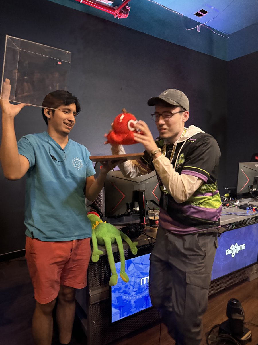 metro_ink's tweet image. Congratulations to @GlitchedCactus for winning the Gala Raffle! @KermitSpl now has a friend!