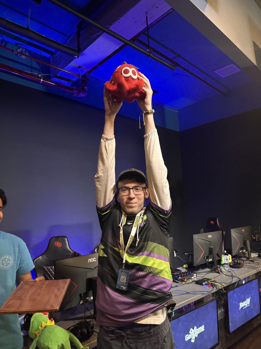 metro_ink's tweet image. Congratulations to @GlitchedCactus for winning the Gala Raffle! @KermitSpl now has a friend!