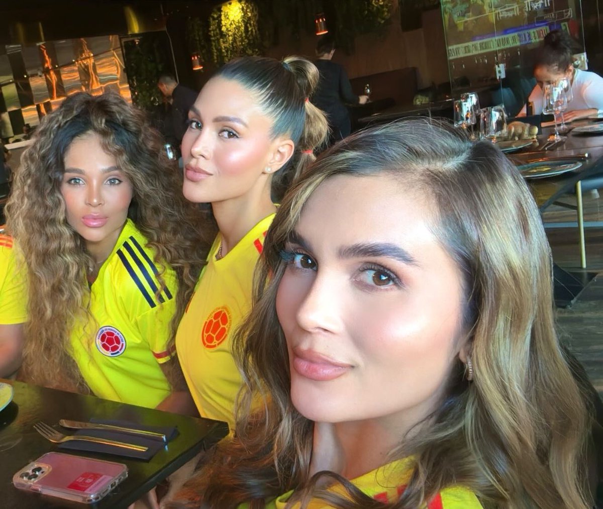 peraltasels's tweet photo. Vamos mi selección colombiana 🇨🇴😍🇨🇴😍🇨🇴 https://t.co/O5klRbsa3X