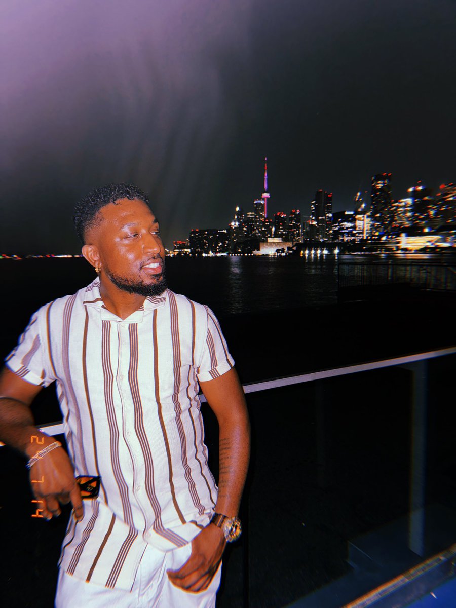 SeanDiamondTO's tweet photo. — A smile speaks volumes that words can never capture.

#ssclifestyle #northlovearts #multimediaartist #visualbranding #branddeveloper https://t.co/NYd0v3NhCT