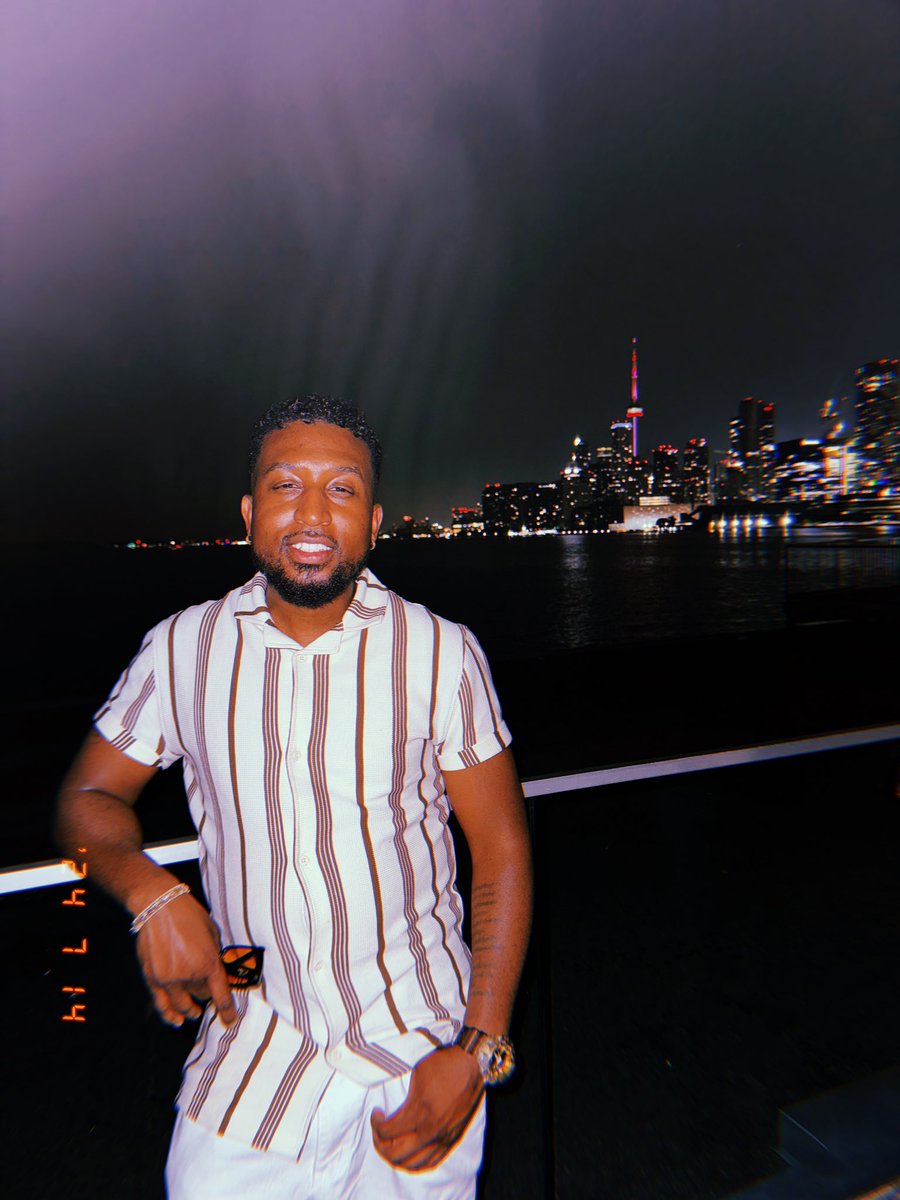SeanDiamondTO's tweet photo. — A smile speaks volumes that words can never capture.

#ssclifestyle #northlovearts #multimediaartist #visualbranding #branddeveloper https://t.co/NYd0v3NhCT