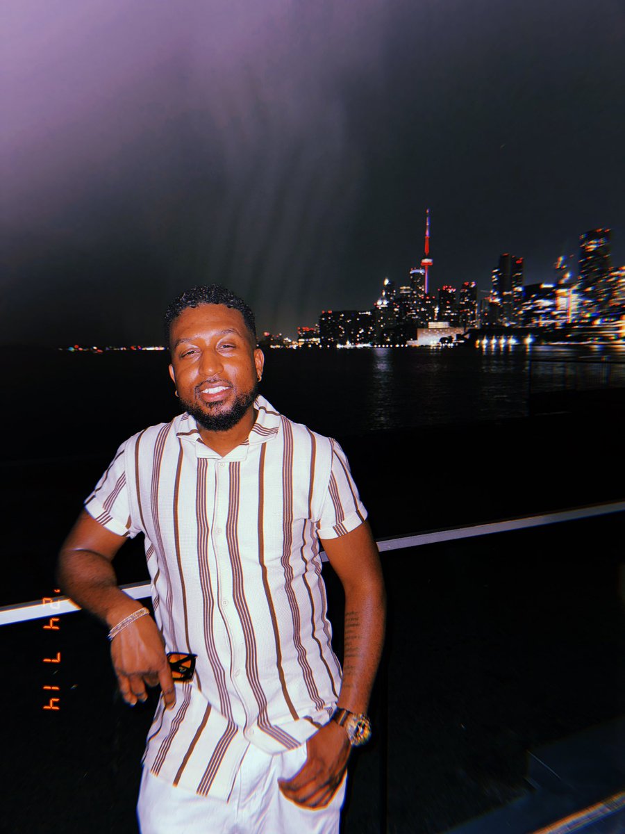 SeanDiamondTO's tweet photo. — A smile speaks volumes that words can never capture.

#ssclifestyle #northlovearts #multimediaartist #visualbranding #branddeveloper https://t.co/NYd0v3NhCT