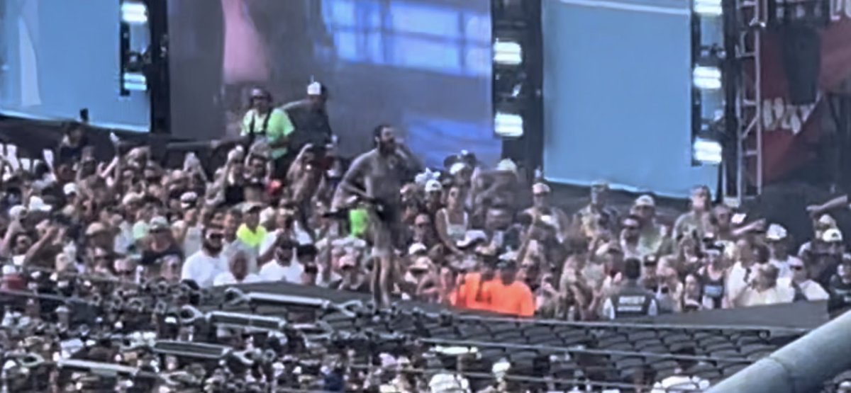 StacyHardney's tweet photo. Holy cow!! My day absolutely was made!! Seeing Post Malone in concert was definitely an item checked off my bucket list! #PostMalone #posty #newtonspeedway #bucketlist #daymade https://t.co/SmBtrY5vVd