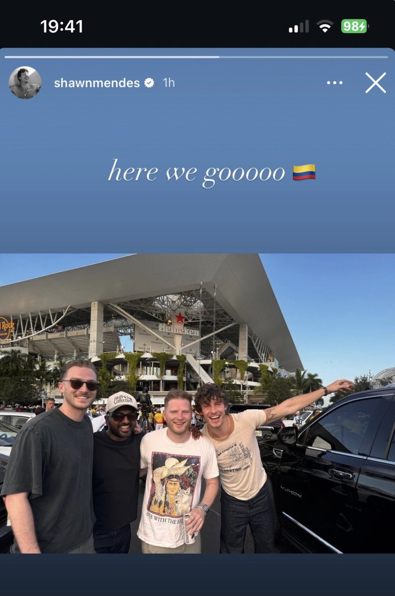 lwtsigns's tweet photo. shawn fue a apoyar a colombia omg lo amo https://t.co/kASfULGZUh