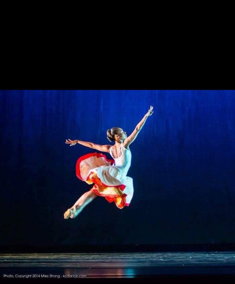 MsFaceDownAssUp's tweet photo. This is a Barber girl here. My cousin Adriene -Duke Ellington grad and Alvin Ailey dancer. #FromThisToThis https://t.co/DlAzXFodHS