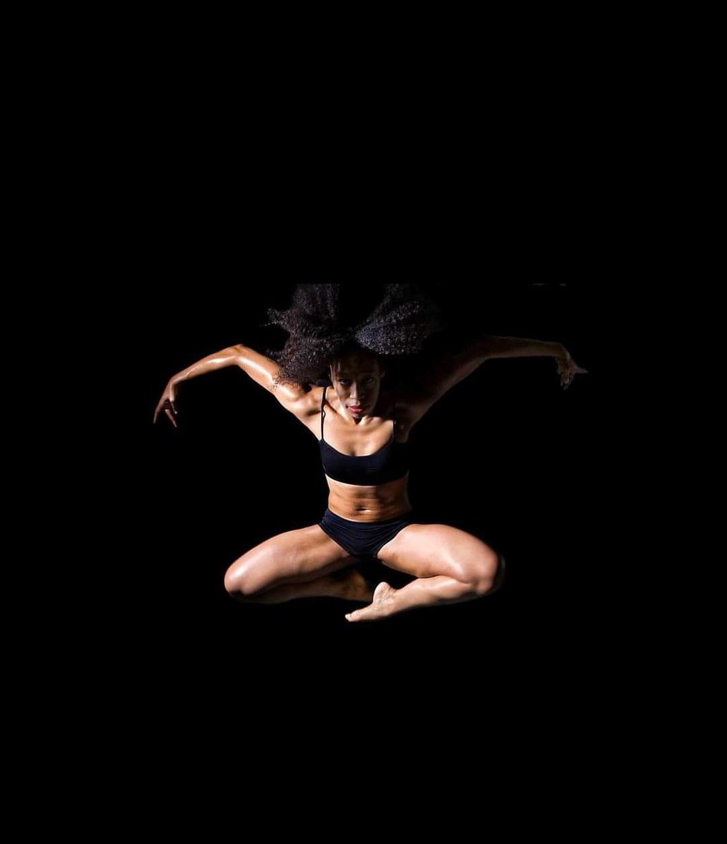 MsFaceDownAssUp's tweet photo. This is a Barber girl here. My cousin Adriene -Duke Ellington grad and Alvin Ailey dancer. #FromThisToThis https://t.co/DlAzXFodHS