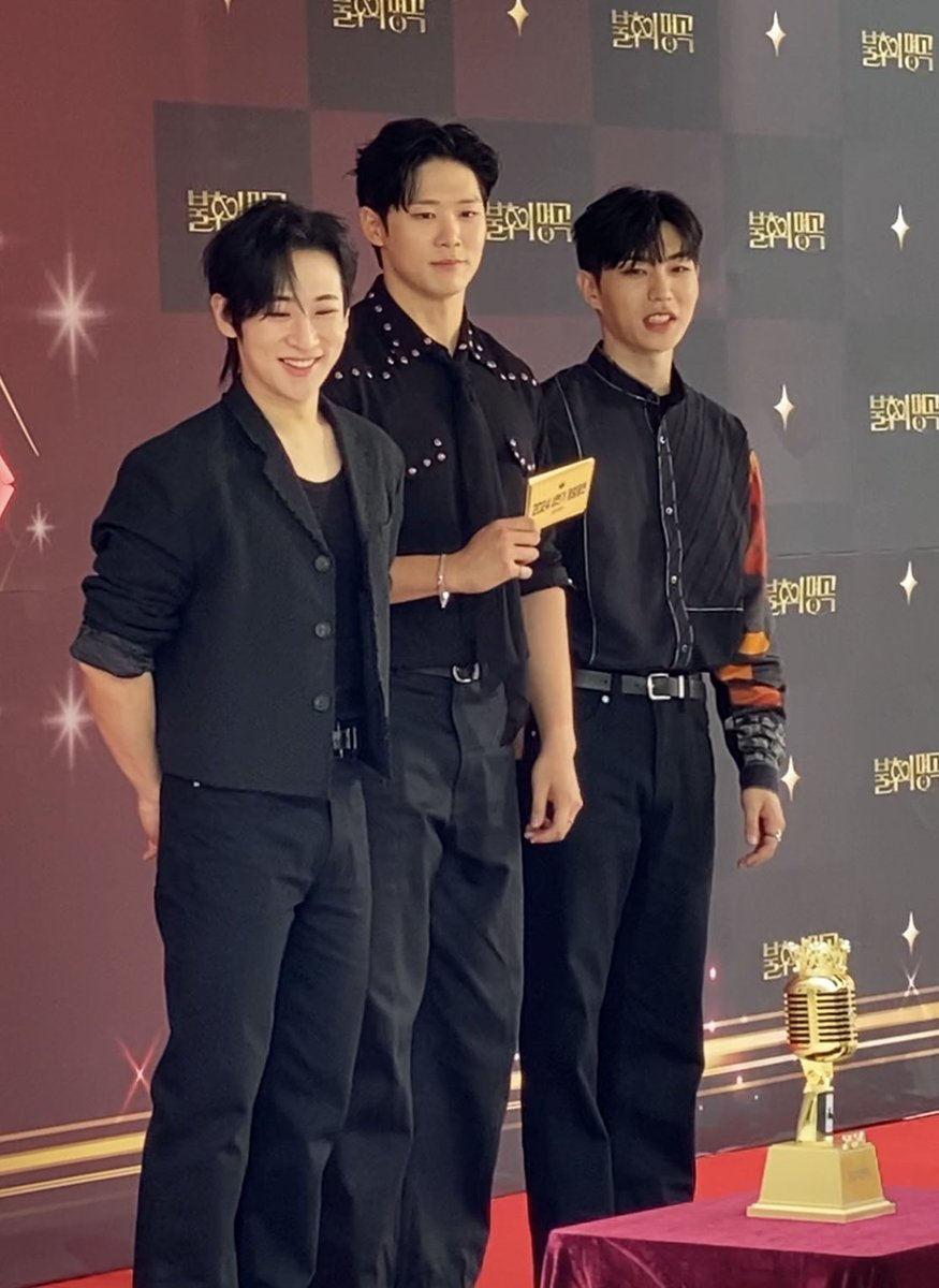 이렇게 간절하게 바라보는데.. 트로피 주쉐여!!👑