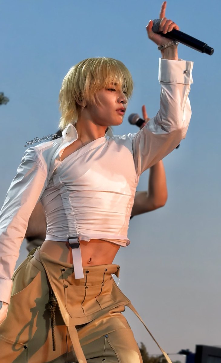 _MothVision_'s tweet image. his waist….