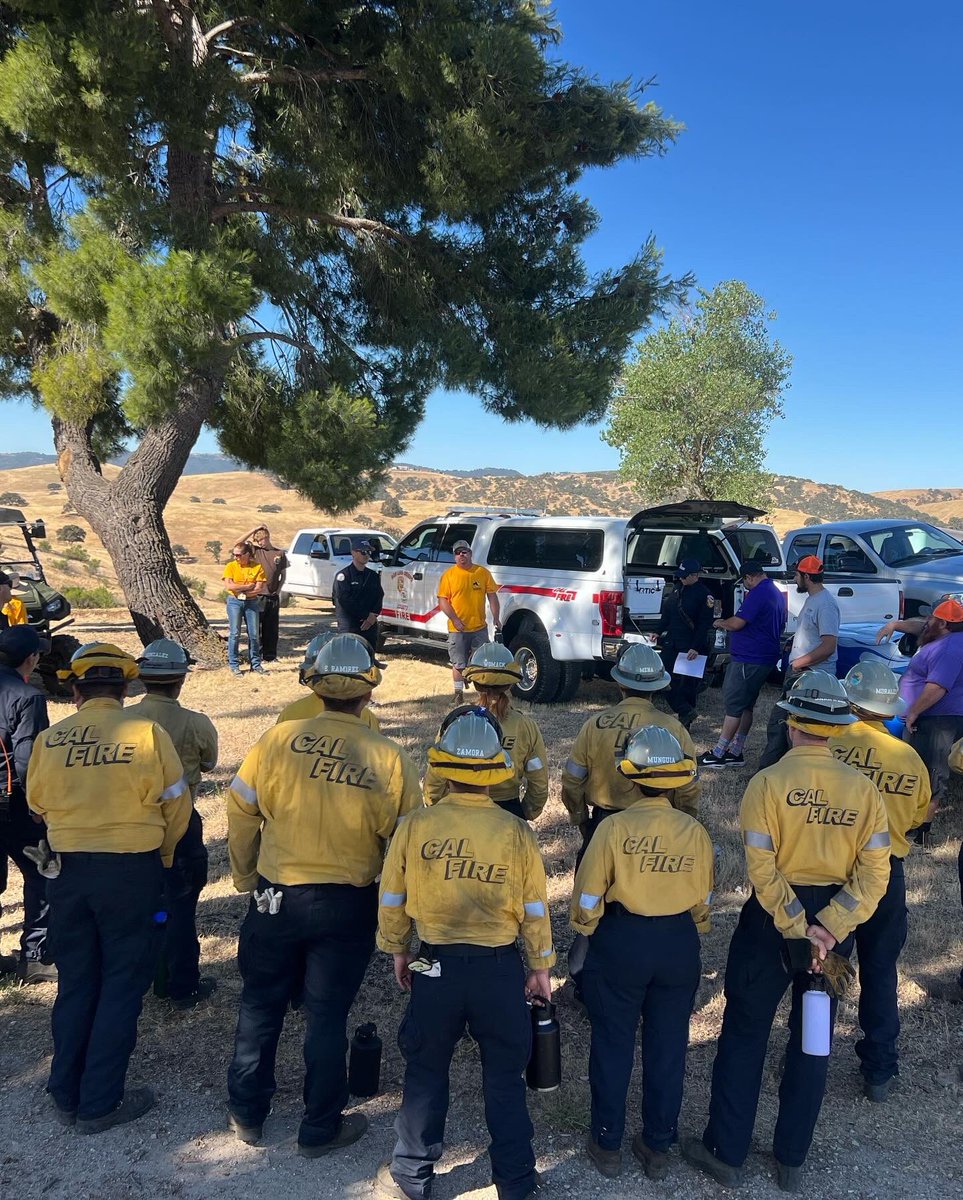 CALFIRE_SLO's tweet photo. #Training  SLO County USAR Large Animal Rescue #Drill in north county on Monday. Participants included USAR members, Nacimiento Fire Center crew Nacimiento Crew 1, Horse Emergency Evacuation Team (HEET), &amp; John Boys Towing . #Slocountyfire #calfireslu https://t.co/JgyDqgcCrr