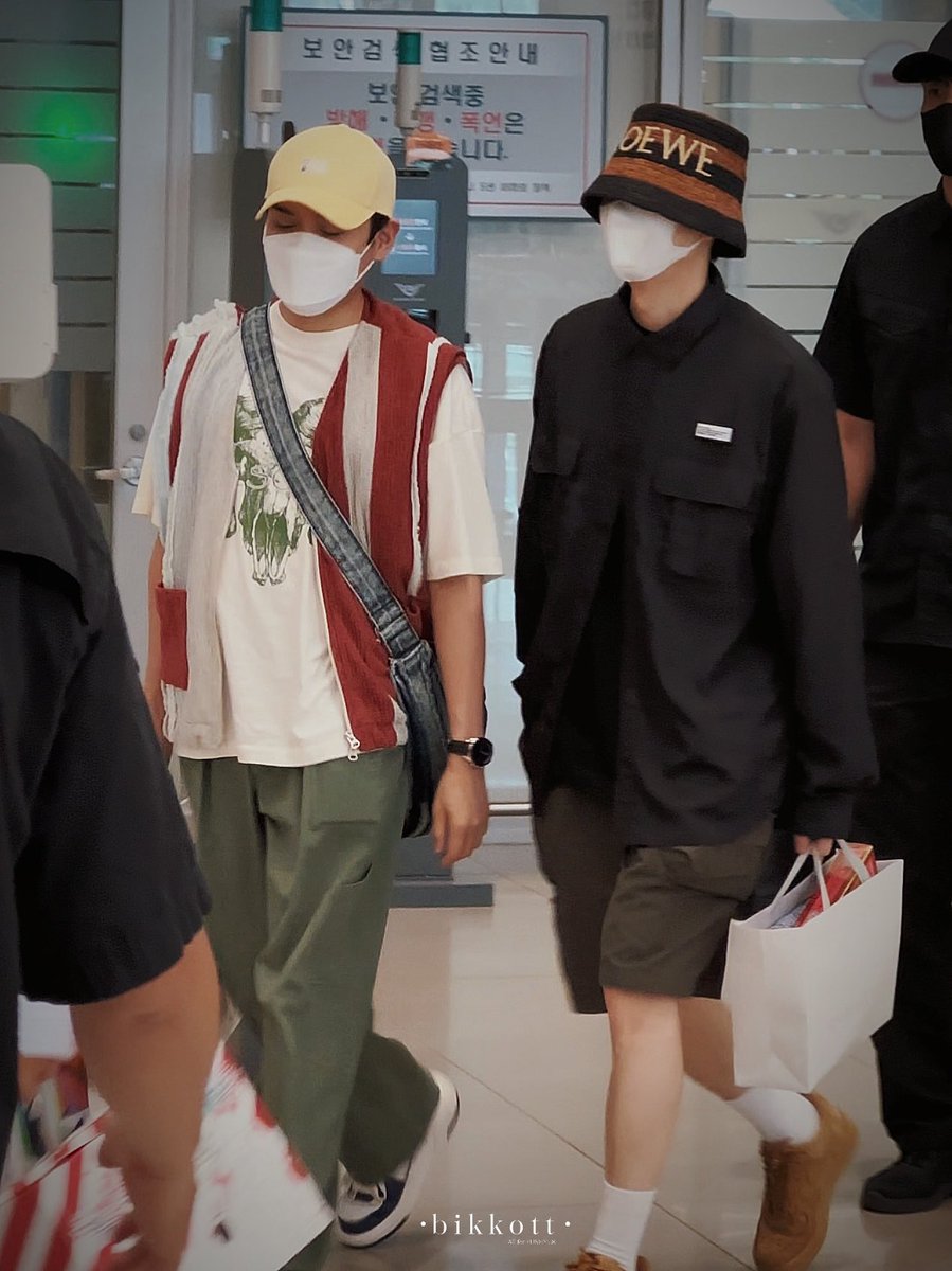 bikkott's tweet image. 240715 ICN 입국

수고했어🥰오늘 기분이 좋네요

@AllRiseSilver
#은혁 #이혁재 #EUNHYUK
#슈퍼주니어DnE #슈퍼주니어
#SUPERJUNIOR