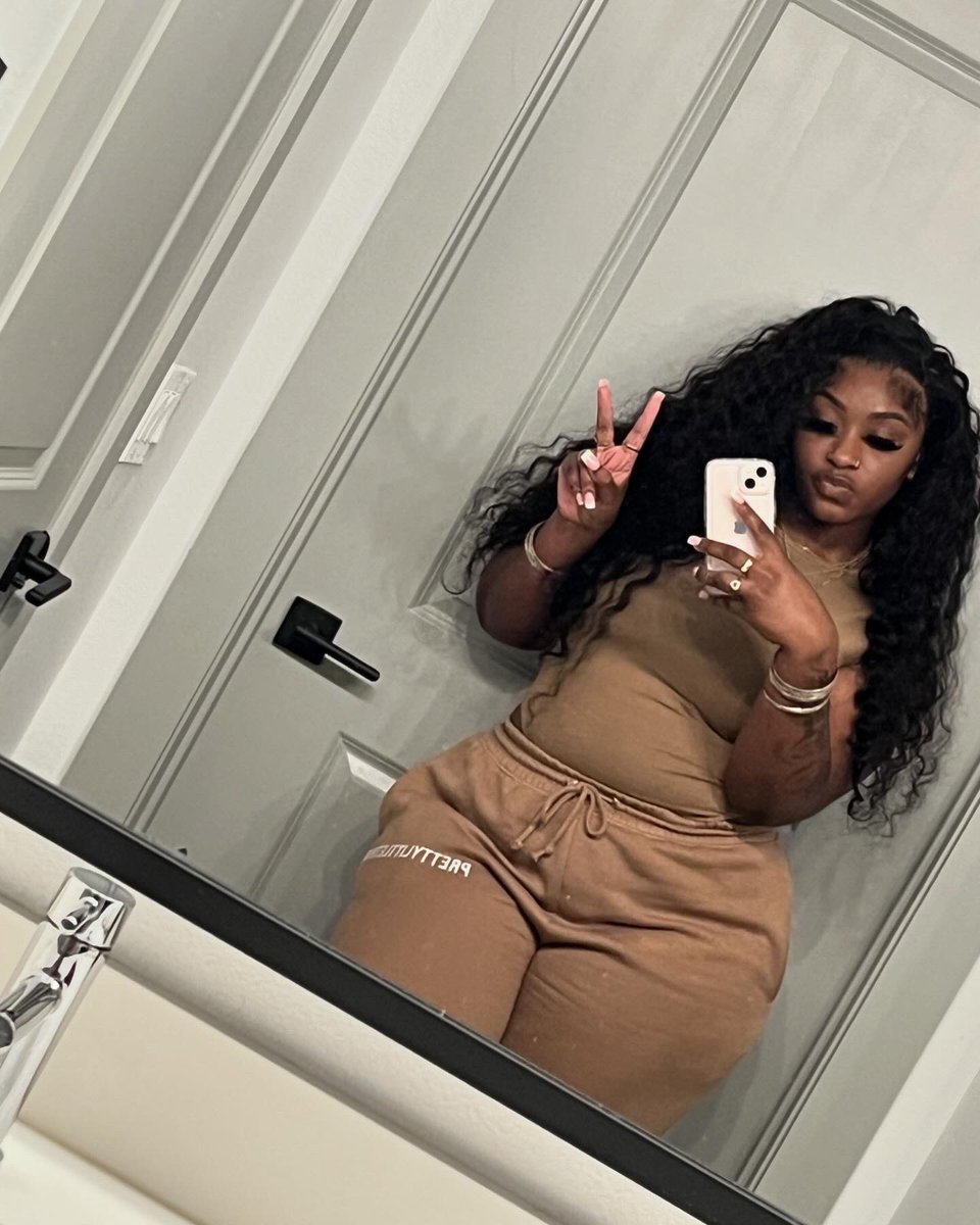 amariyahdenae's tweet photo. my fine ahh.. https://t.co/Mo7dGgs33S