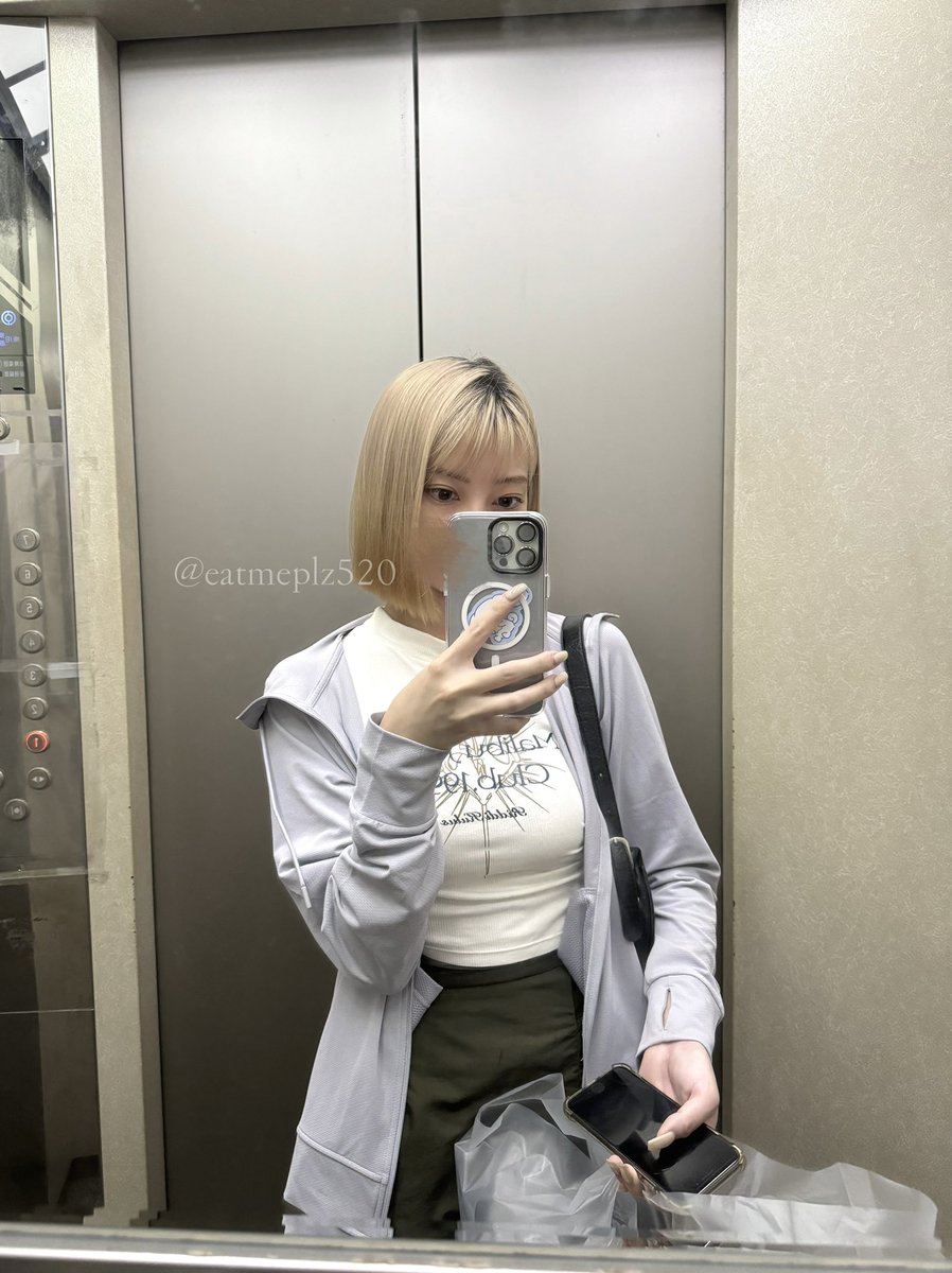 寶寶們早安ฅ(´•ω•｀)ฅ

真的很怕曬
每天出門都要穿防曬外套… https://t.co/8z4Gkzq0Bg