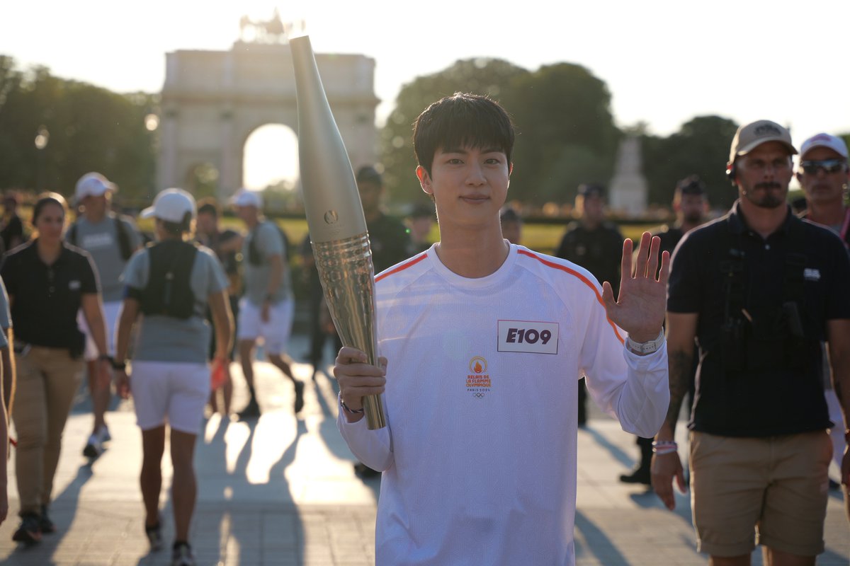 ALittleBraver92's tweet photo. There is a file of photos taken by Paris Olympic Organizing Committee that one of my friends shared with me, they are very pretty, so you may also want to check: 

https://t.co/Rha2GL3nYh https://t.co/x9bFOwFttR