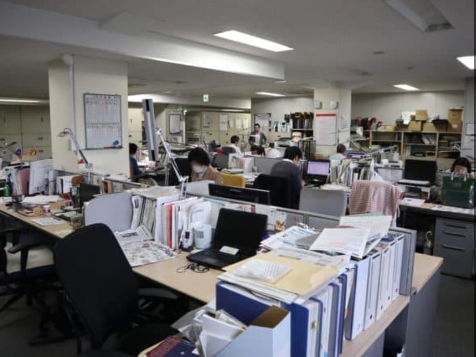 denkikun_stepup's tweet photo. ←平均年収500万円台企業のオフィス
→平均年収1,000万円超え企業のオフィス
現実は厳しい😥 https://t.co/YFYw4QhE4g