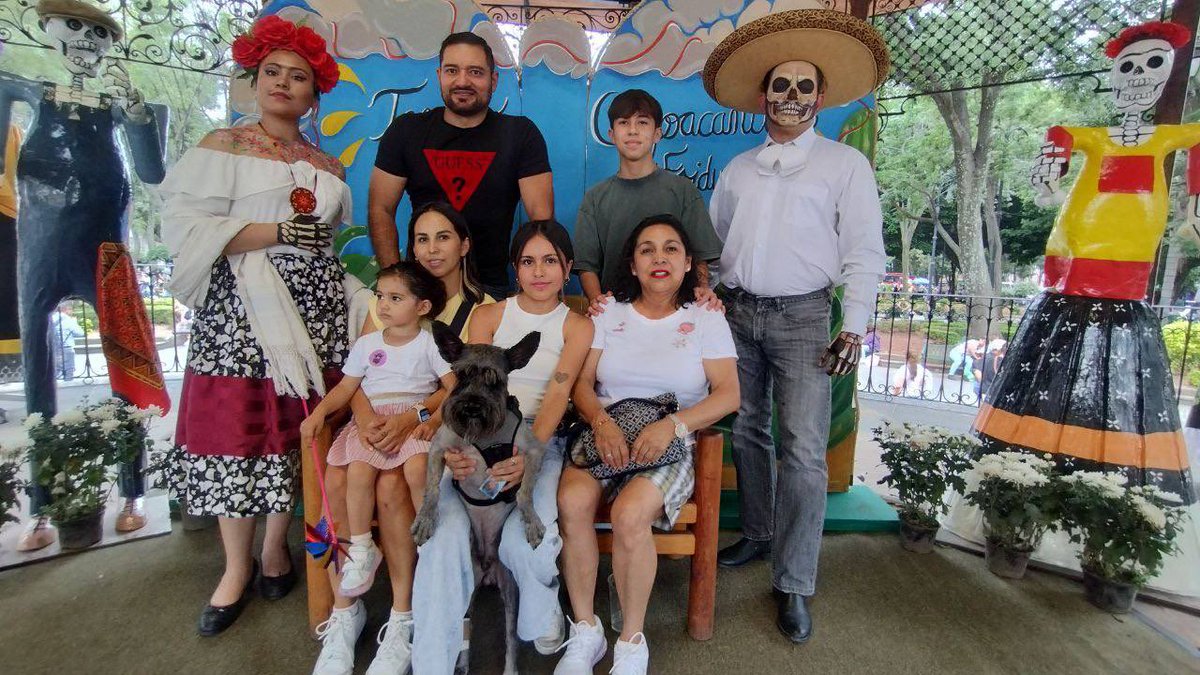 giogutierrezag's tweet photo. ¡No te pierdas la oportunidad de recordar a Frida Kahlo con una foto en este lugar especial! Su arte y espíritu nos inspiran hoy y siempre. 🌹 #PorSiempreFrida https://t.co/zoS27J98v4