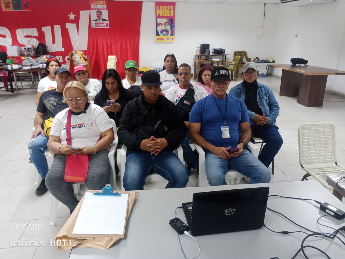 EMA_Paraiso's tweet photo. #14Julio 2do chequeo de la fuerza bolivariana del 1x10, realizando la verificación de los jefes de ubch, de comunidad y de calle de la estructura Clap.
@NicolasMaduro @LealTelleria @gestionperfecta @clapoficialccs @Nahumfernandezm @DorelysPsuv https://t.co/x0yL87JfWX
