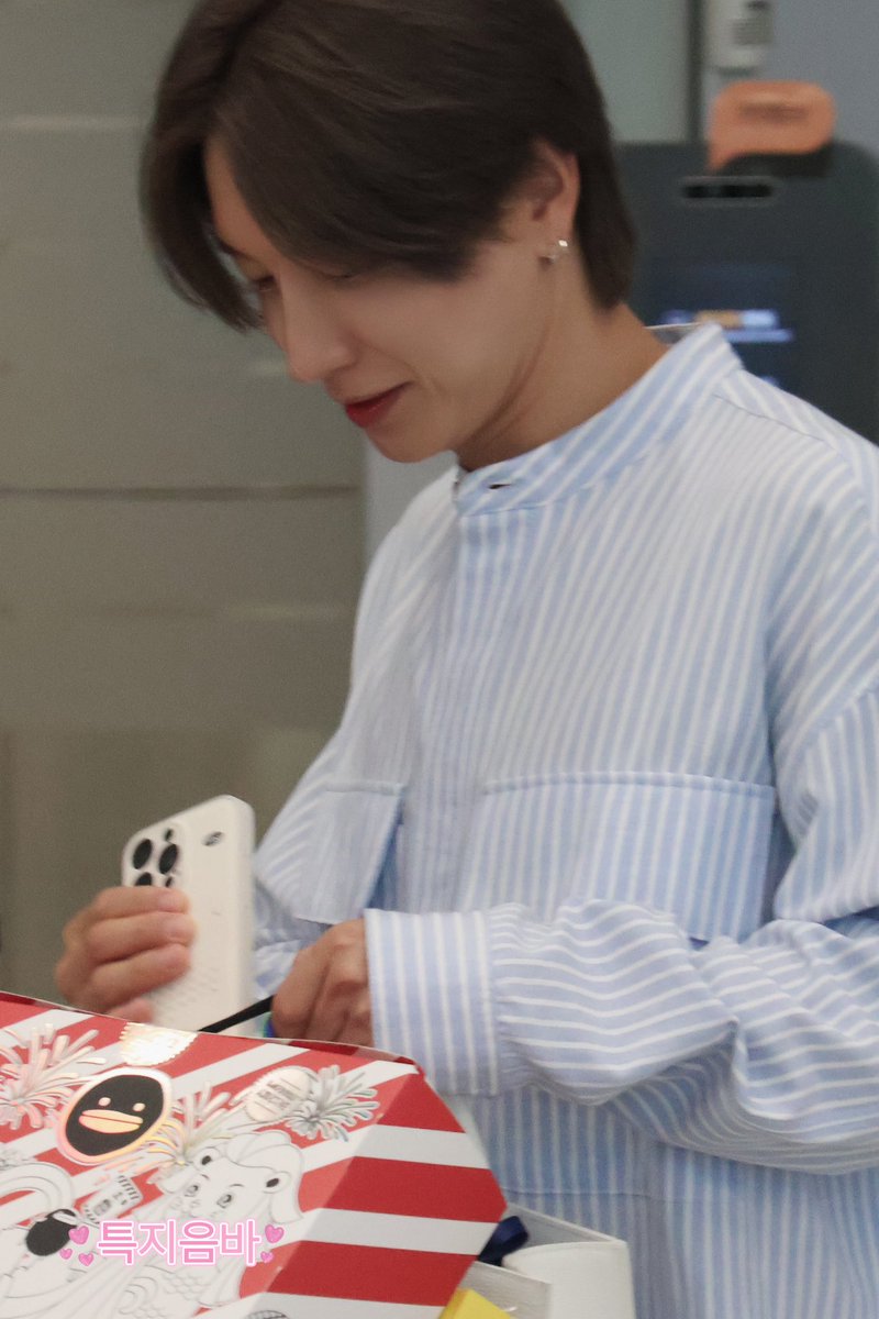 teukzhiyinbar's tweet photo. @special1004  #슈퍼주니어 #이특 #싱가폴 콘서트 마무리 입국 https://t.co/mf27UOalyO