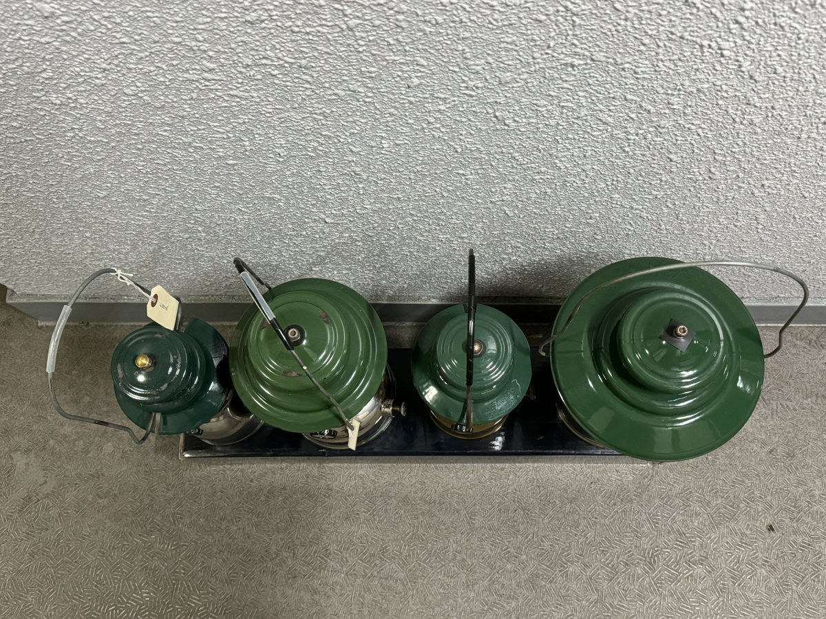 ランタンは資産

老人会なラインナップ
左から
1936年の242B 88歳
1949年の242C 75歳
1947年の220D 77歳
1949年の228D 75歳

他にもガソリンランタンだけで10個はある