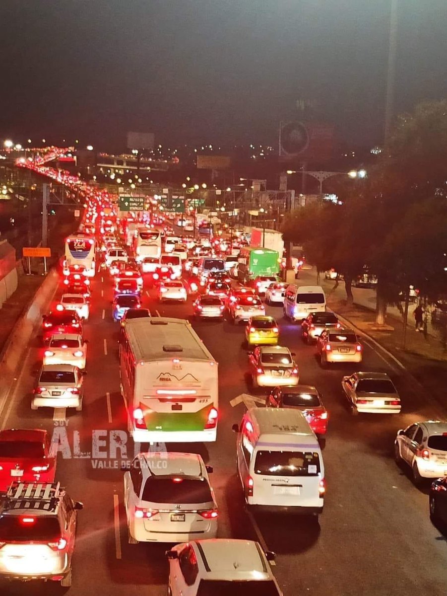 memesforaneos's tweet photo. Al final del día sólo eres tú, regresando a la ciudad con tu mochilita llena de comida casera, y un montón de sueños en tu mente por cumplir ✨ https://t.co/6L0ZYAzwwI