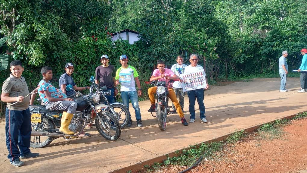 #14Julio Está vez visitando la comunidad de Guambra llevando el mensaje de ntra líder <a href="/MariaCorinaYA/">María Corina Machado</a>  y ntro candidato <a href="/EdmundoGU/">Edmundo González</a> Gonzalez y mostrándole al elector como votar este 28 de julio. #VamosAGanarConEdmundo #HastaElFinal #ConVzla 🇻🇪