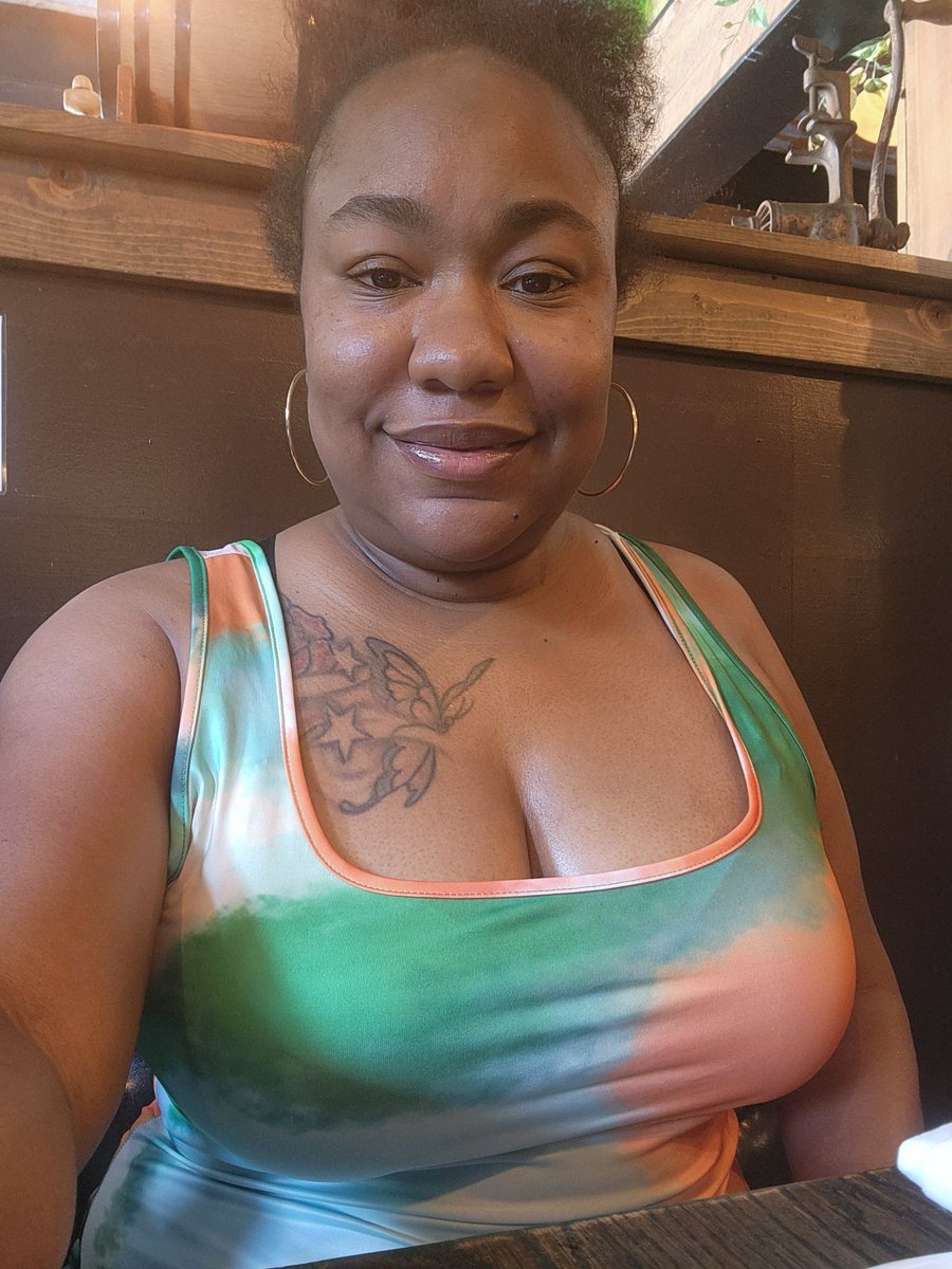 HeyyitsShan's tweet photo. On Sundays We BRUNCH 🍴@bondhousefellspoint is such a hidden gem. A TIME WAS HAD 😋 nice and comfy ambience, food and mimosas and Fam(ily) all while checking another spot off the list ✔️ #MakingMemories #LivingLife #SundayVibes #SundayBrunch #Food #Mimosas #anotheroneoffthelist✔️ https://t.co/6R0UNXb7ga