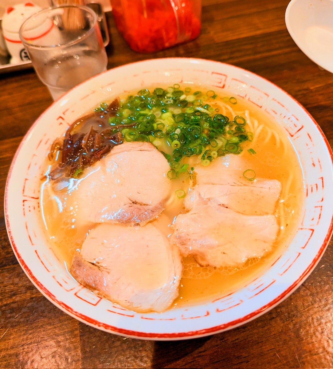 emi_4625's tweet photo. 12日〜14日まで3日間福岡楽しかった！
食べたいものをひたすら食べたら全部炭水化物だった笑 https://t.co/uoT0iX31yL