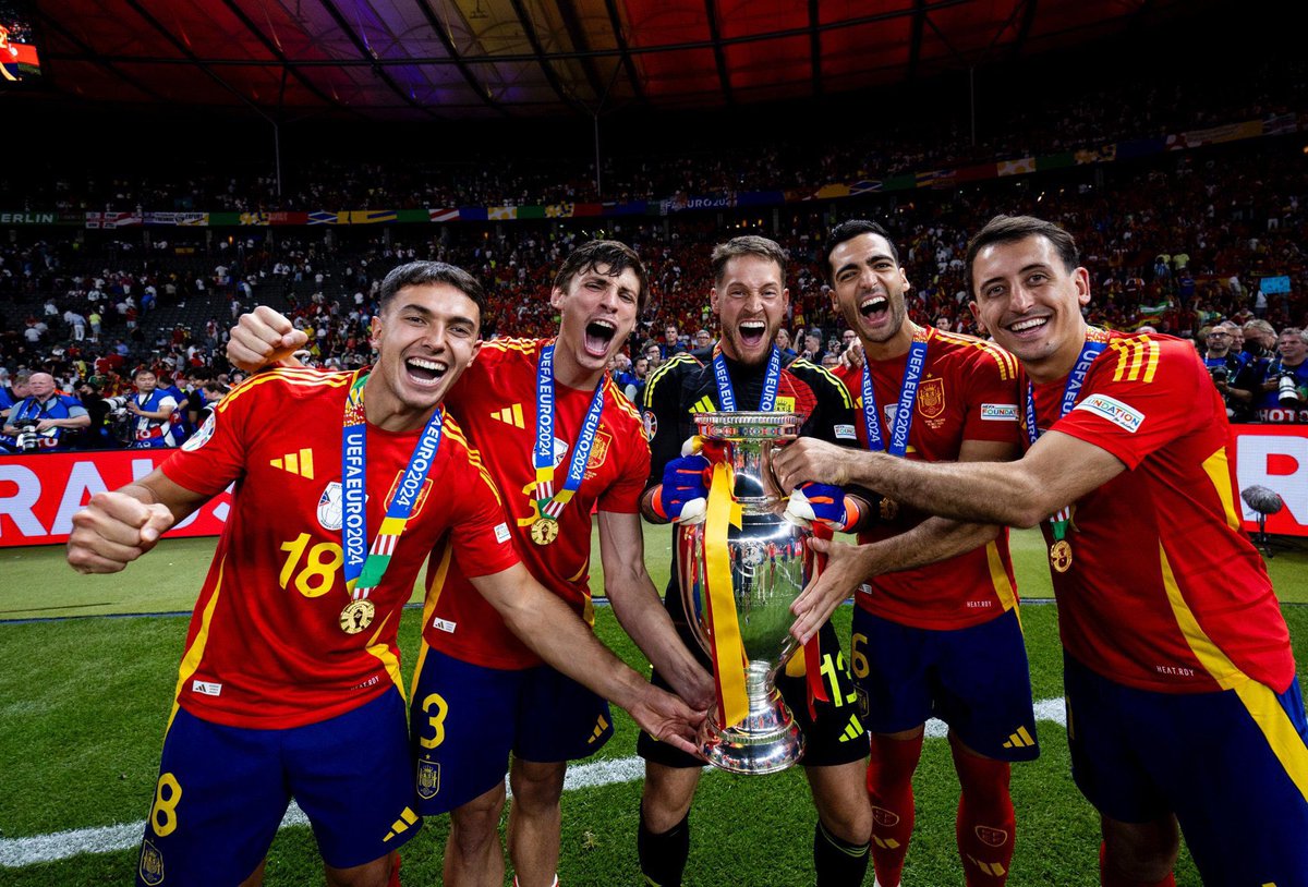 RealSociedadEN's tweet photo. 🏆Our 𝐂𝐇𝐀𝐌𝐏𝐈𝐎𝐍𝐒 💙
📸 @SEFutbol
#EURO2024 | #WeareReal https://t.co/j6JLXjT91e