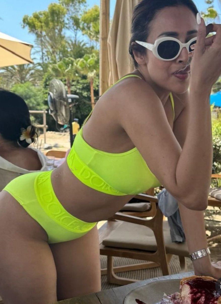 acviralhub's tweet photo. Can't believe she's 50,Malaika Arora https://t.co/Uihrvw9wSA