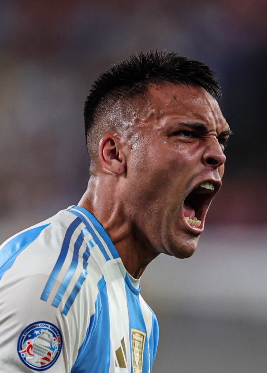 douviddd's tweet photo. la vieron aca, totalmente escrito, nunca jamas abajo de tu barco, mamenla toda, mi 9 lautaro martinez. https://t.co/synXmGRRUX
