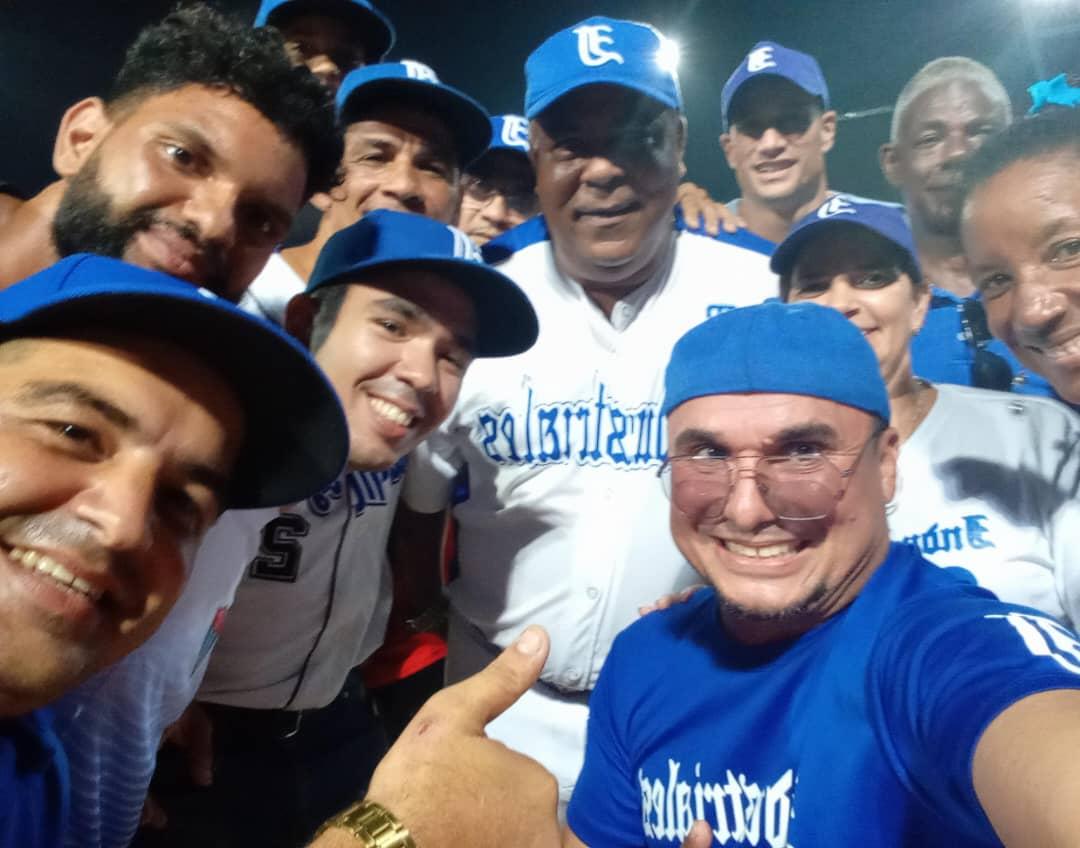 Roilancu1's tweet photo. Tremendo espectáculo. Estamos muy felices con la actuación de nuestro Equipo #Industriales: El #Team505.
Felicidades a #LaHabanaDeTodos!
#ModoAzul
#LaHabanaViveEnMí https://t.co/PpviXrmURK