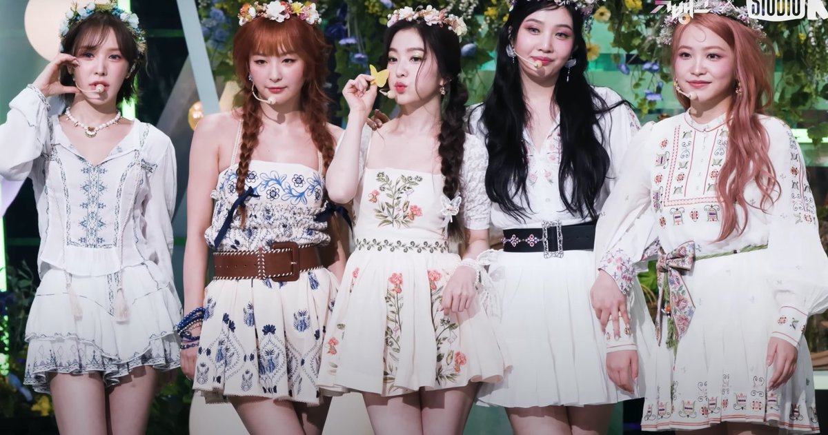 레벨이들 10주년 축하한다!!
3센터는 내리 사랑이예요🫶🏻

레드벨벳(Red Velvet) _ Cosmic (교차 편집 Stage Mix) + 주마등 구간 추가 youtu.be/iJeupwSPshw?si… - <a href="/YouTube/">YouTube</a>

#레드벨벳 #RedVelvet #Cosmic