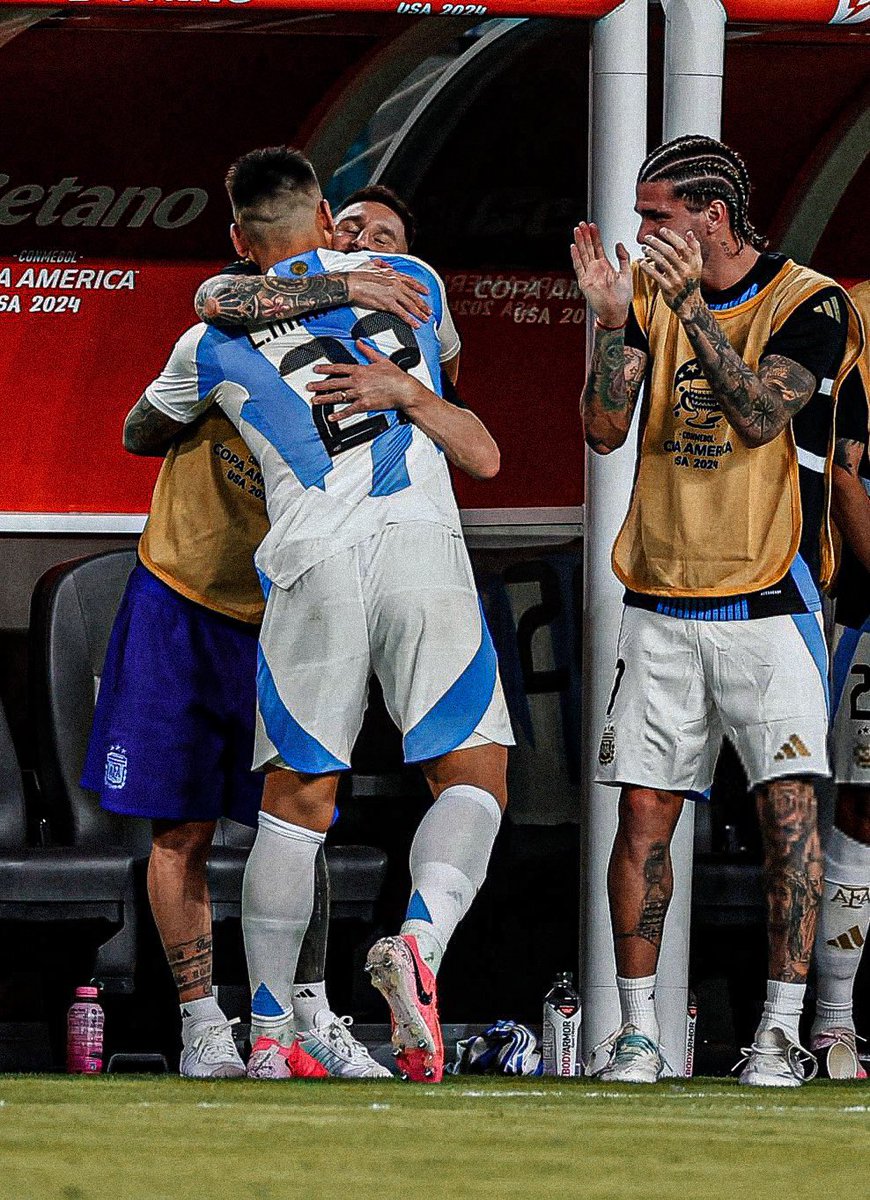 TeamLeoM's tweet photo. LAUTARO "EL TORO" MARTINEZ, CARAJO. https://t.co/C0bx9ziPsM