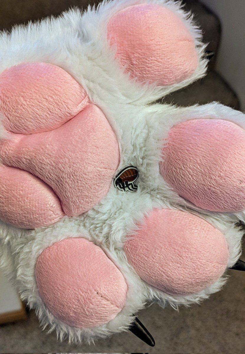 I'm sorry to anyone who might have interacted with me recently. I'm sorry to say that I have fleas. 

But aren't they so cute though?!

🐜 <a href="/_weatherdog/">faye ✧ stratosfur artist alley!!</a>