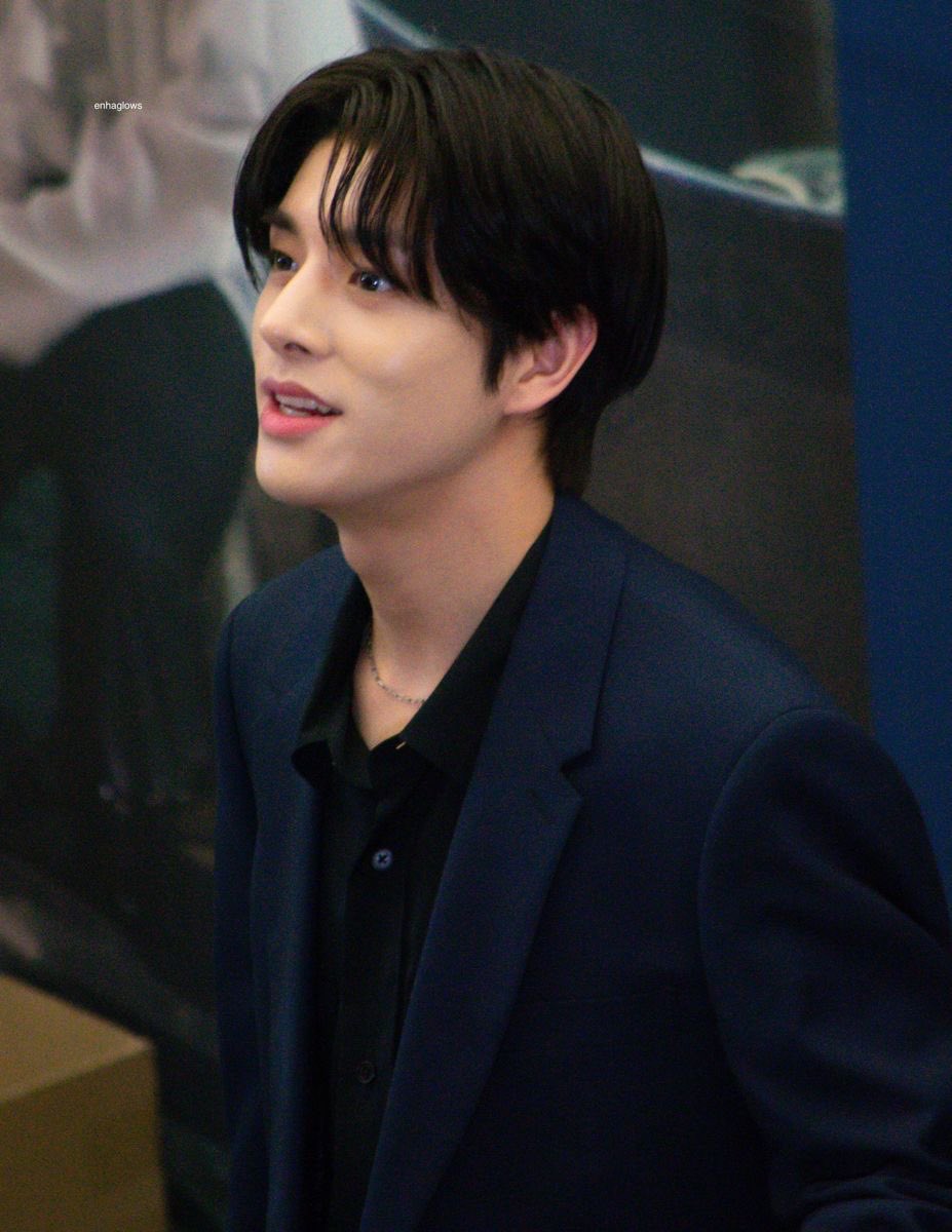 jakenooneverdie's tweet photo. แกเข้าใจคำว่าหล่อสุภาพหล่อแบบผู้ดีปะ https://t.co/gMAK3m4msA
