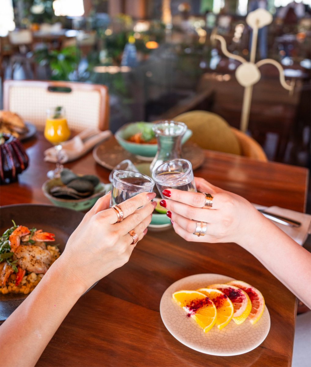 FoodandTravelMX's tweet photo. Momentos mágicos y comida deliciosa: te presentamos cinco restaurantes románticos en #CDMX con la fórmula perfecta para una cita memorable. ¡El amor entra por el estómago y los ojos!

#Fónico #Altanera #Bajel #EliáEstiatorio #Somsaa

➡️https://t.co/EXooIXbSbZ https://t.co/LUYJj9KcHL