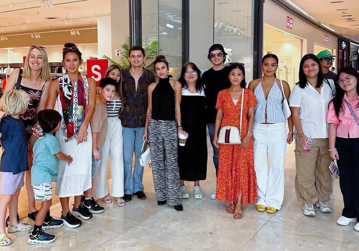 Prindet's tweet photo. 0826 #extendedfamilyphoto

©️Tita Ella

#JamesReid #IssaPressman https://t.co/PAWHncSoSL