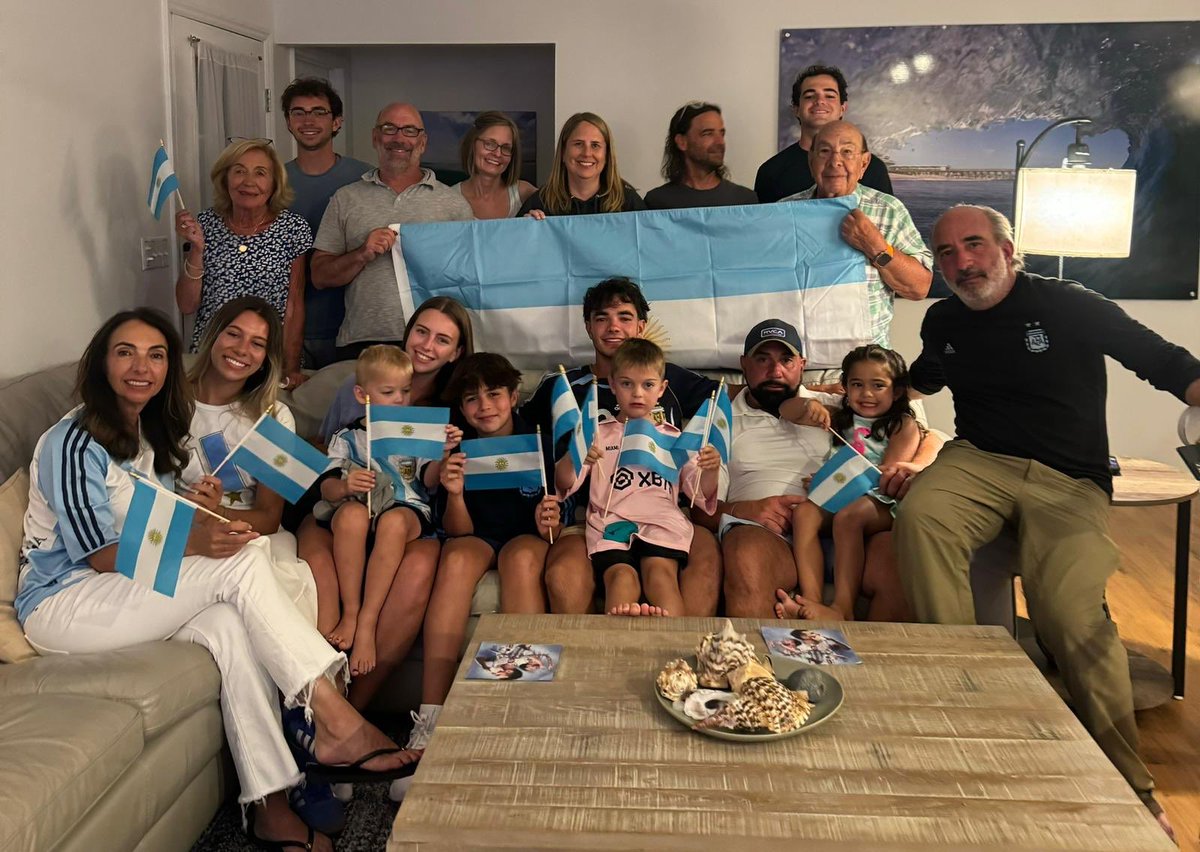 LucasFearn1's tweet photo. 🇦🇷 🇦🇷 🇦🇷 #Argentina #CopaAmerica2024 #family https://t.co/TVCXA18yWZ