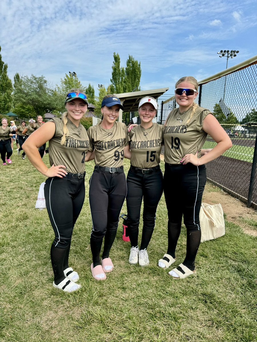 IL_Firecrackers's tweet image. The @Il_Firecrackers wrapped up our summer season today with a 22-9 record. Thanks to our coaches &amp;amp; all of our fans who cheered us on this summer! Shout out to our four 2024s as they continue their academic &amp;amp; softball careers in college! See you back at the fields this fall! 🧨🧨