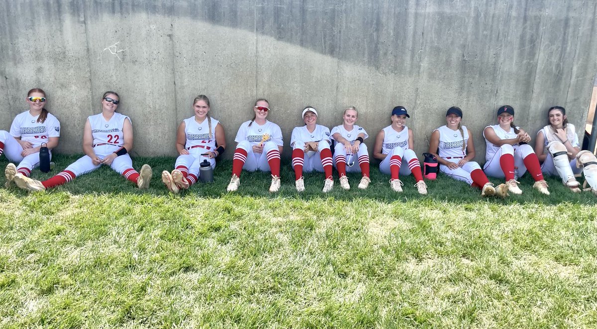 IL_Firecrackers's tweet image. The @Il_Firecrackers wrapped up our summer season today with a 22-9 record. Thanks to our coaches &amp;amp; all of our fans who cheered us on this summer! Shout out to our four 2024s as they continue their academic &amp;amp; softball careers in college! See you back at the fields this fall! 🧨🧨