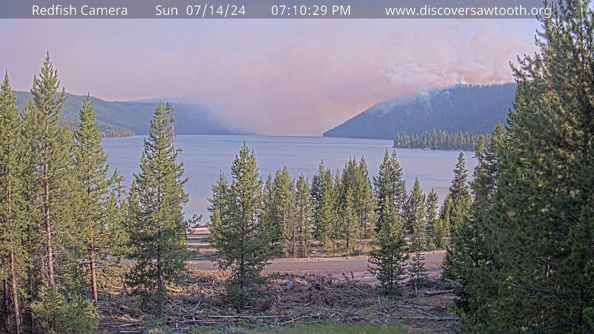 NWSPocatello's tweet photo. Breezy, northerly winds have led to the Bench Lake Fire burning down towards Redfish Lake this evening. A smoke plume is also now visible on satellite imagery as clouds have cleared over the Sawtooths. 186 personnel are currently working the fire. #idwx #BenchLakeFire https://t.co/tJQkhckhzt