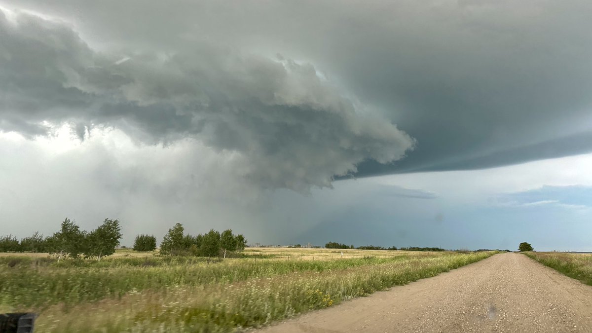 HeinrichsPhoto's tweet photo. 8:14pm north of Towner, ND looking north
#ndwx #ndstorm https://t.co/p4qGzd5z1h