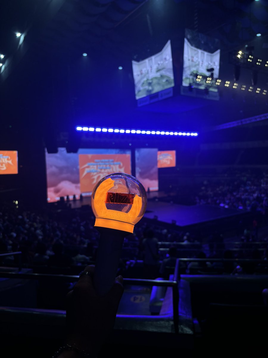 laurceeeee's tweet photo. 07|14|24 
2024 RIIZE FAN-CON TOUR
RIIZING DAY🧡

my heart is overflowing with orange heart. i can’t believe i just saw them LIVE😭 thank you, and i love you forever, #RIIZE🧡

#RIIZE_FANCON_IN_Manila 
#RIIZINGDAY_IN_MANILA #BENCHxRIIZE #RIIZEatTheBigDome #RIIZE_FANCONinManila https://t.co/M0Ijvgioig
