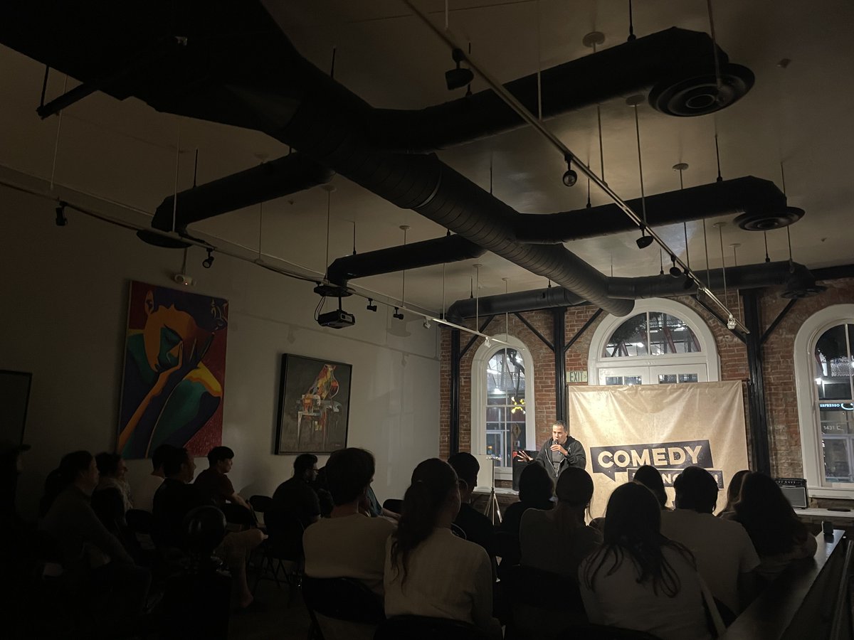 comedynenglish's tweet photo. Prev @santamonicahi
Chris Dunham's "student"
@robdarocha's "Spanish"
Sarah Cortina's "writing"
@michaelmagid's "advice"
Next 1 Tues July 16th 8:30pm w/ Caroline Hanes, Drea Meyers & more!
Tix Here - https://t.co/6bkqQqKaNk
#hostel #santamonica #eventsLA #lacomedy #eventbrite https://t.co/bcHgELNsGY