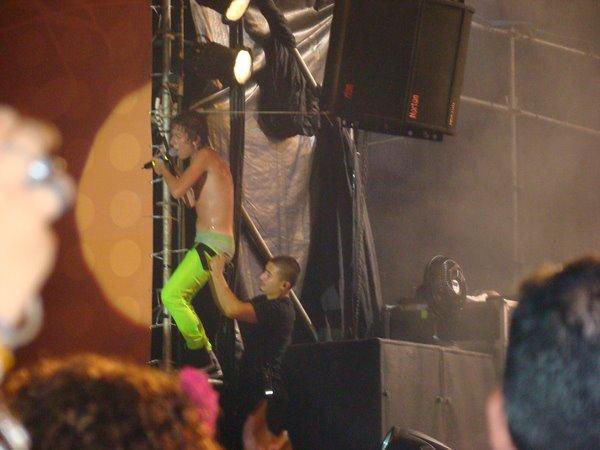 lembra desse show aqui em fortaleza? kkkkk <a href="/pelanza/">Pe Lanza</a> foi o mesmo que tu cantou com o nx zero
