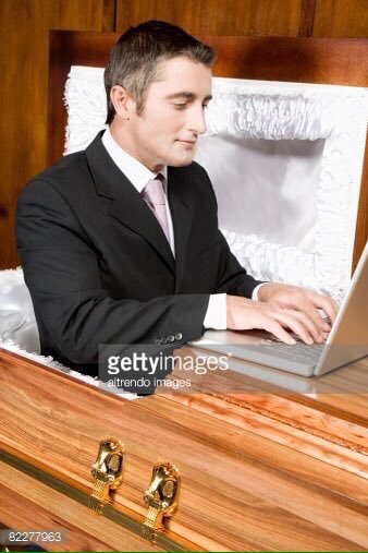 flixdeluxe's tweet image. when you really wanna die but there's a nicluke/lukola update