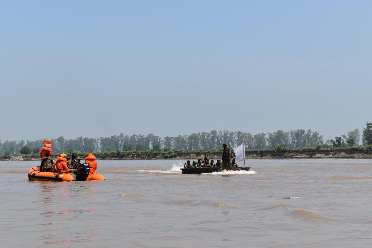 westerncomd_IA's tweet photo. #InServiceOfNation
#NationBuilding

‘Plan, Prepare, Protect '
#PantherDivision #VajraCorps carried out  joint training &amp; rehearsals with @NDRFHQ demonstrating resolve and readiness in conduct of Flood Relief operations &amp; #AidToCivilAuthorities.

@adgpi
@SpokespersonMoD https://t.co/IzMkP3khn0